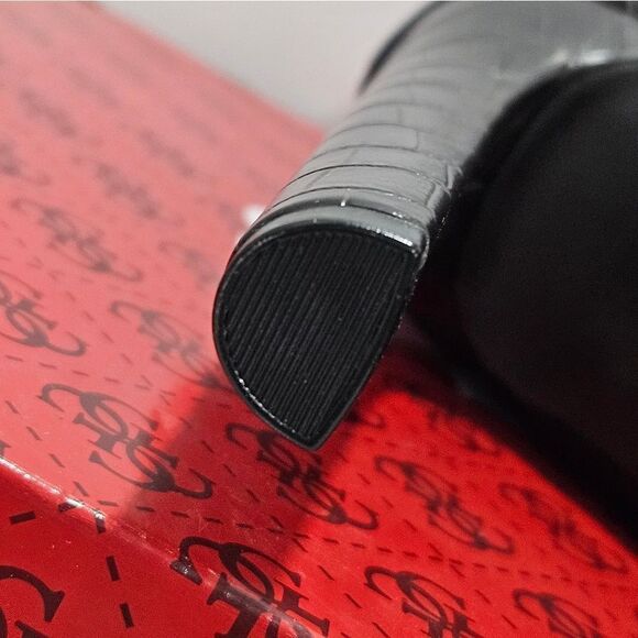 NIB, Guess stiletto heel boots in brown alligator pattern. Size 10 - Picture 8 of 13